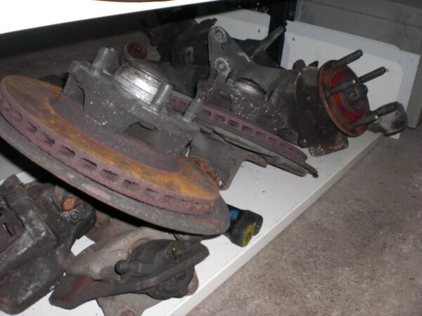 Porsche 944 Achsschenkel und Narben